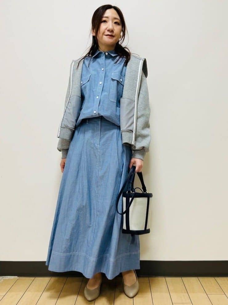 miiiさんの「Reflect｜ダンガリータックフレアスカート」を使ったコーディネート
