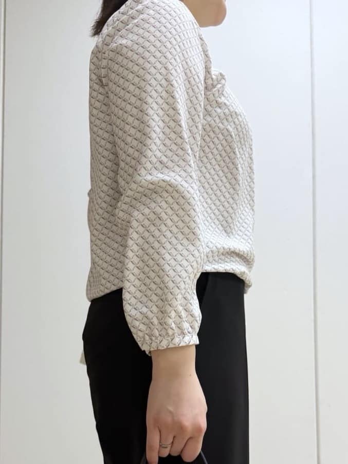 Rikoさんの「INDIVI｜【洗える／透けにくい】ダイヤ柄プリントブラウス」を使ったコーディネート