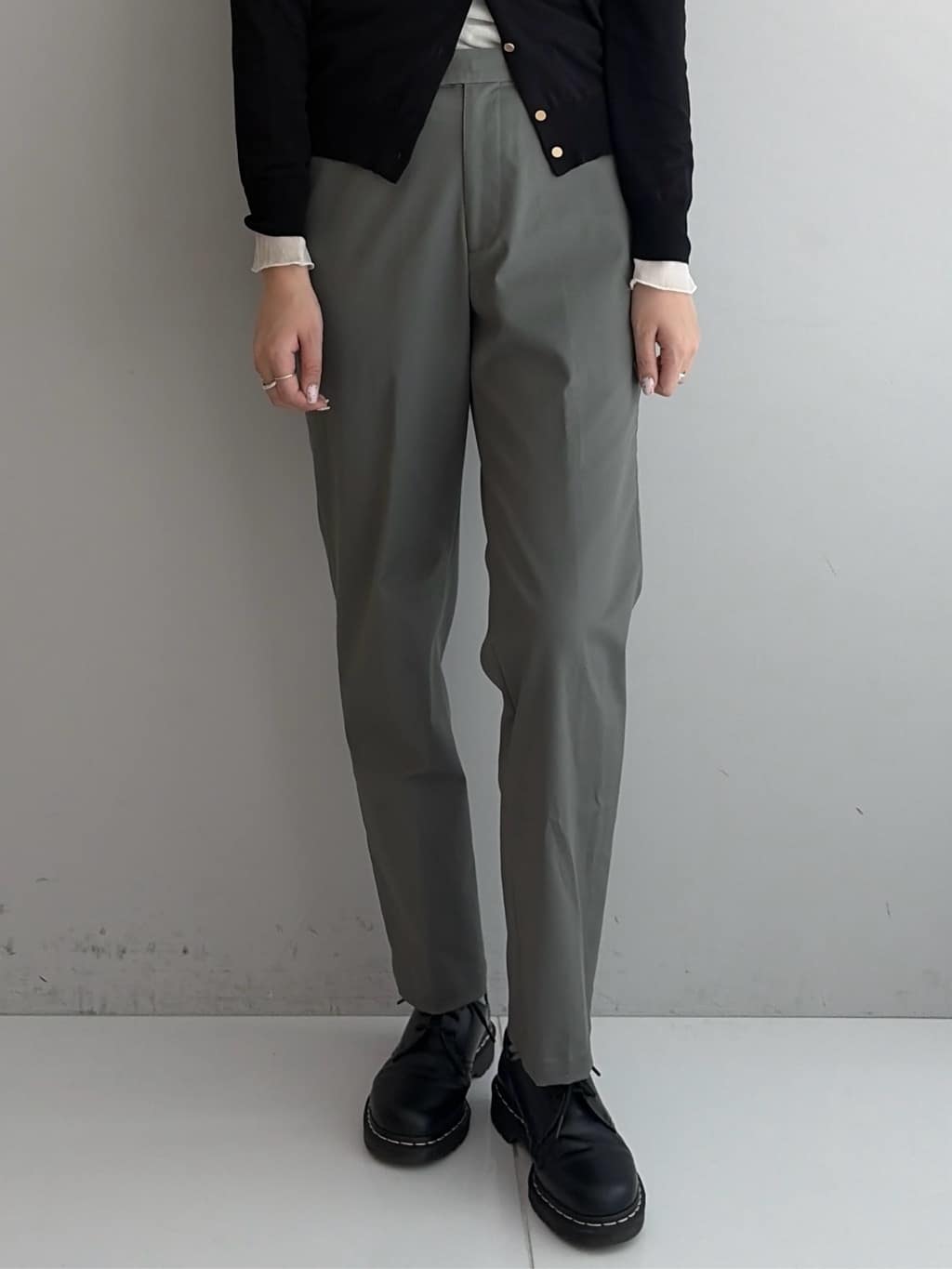 Akutagawaさんの「TAKEO KIKUCHI｜【LIMITED】ストレッチ チノパンツ」を使ったコーディネート