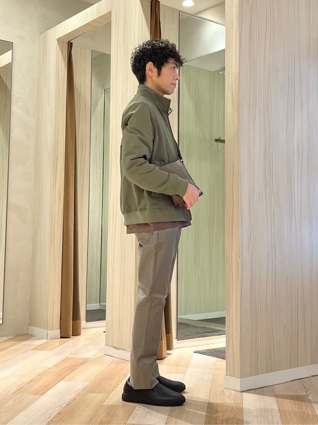 URAさんの「TAKEO KIKUCHI｜スタンドカラー ショート リブ ブルゾン」を使ったコーディネート
