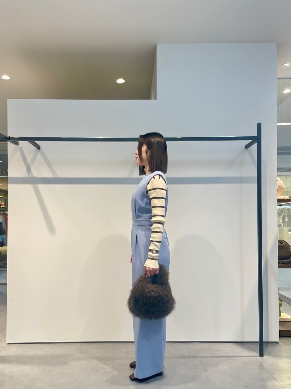 amiさんの「INDIVI｜【オケージョン／セレモニー／セットアップ可能】ダブルクロスサロペット」を使ったコーディネート