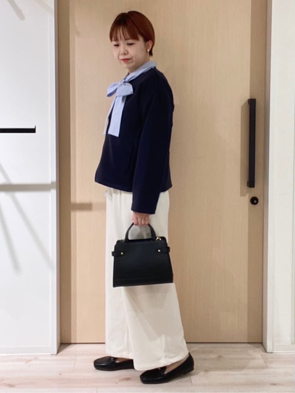 ひらしーさんの「SHOO･LA･RUE｜【セットアップ可/S-LL/なめらかタッチ】大人のきれいめスタイルに ノーカラージップブルゾン」を使ったコーディネート