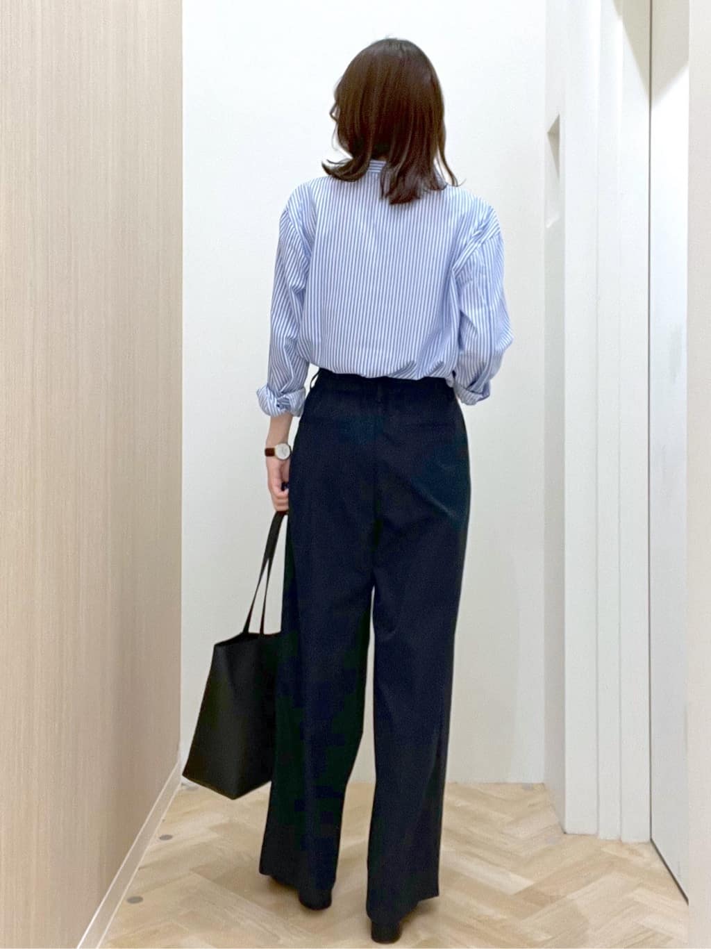  おまつさんの「grove｜【貴島明日香さん着用】お仕事も普段も。今どきワークシャツブラウス」を使ったコーディネート