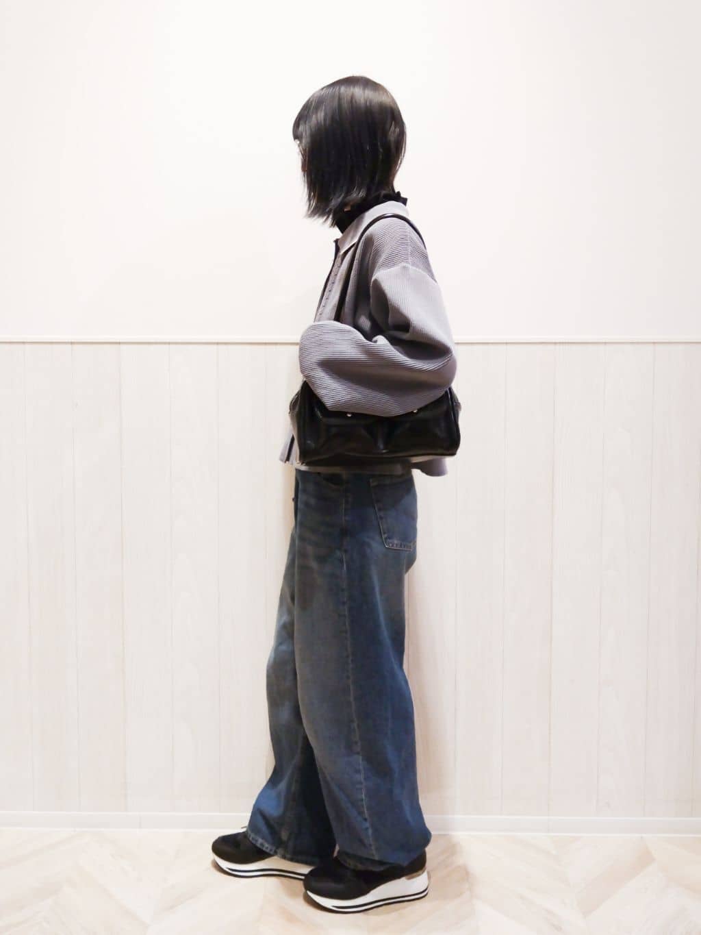 Suzuさんの「SHOO･LA･RUE｜【洗濯機可】上品で華やか スタンドフリルブラウス」を使ったコーディネート