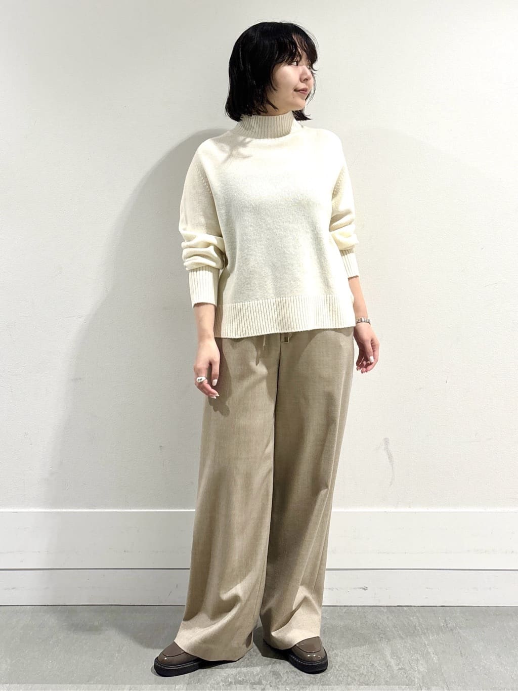 モエカさんの「UNTITLED｜【8色展開/洗える】ウールカシミヤ ハイネックニット」を使ったコーディネート