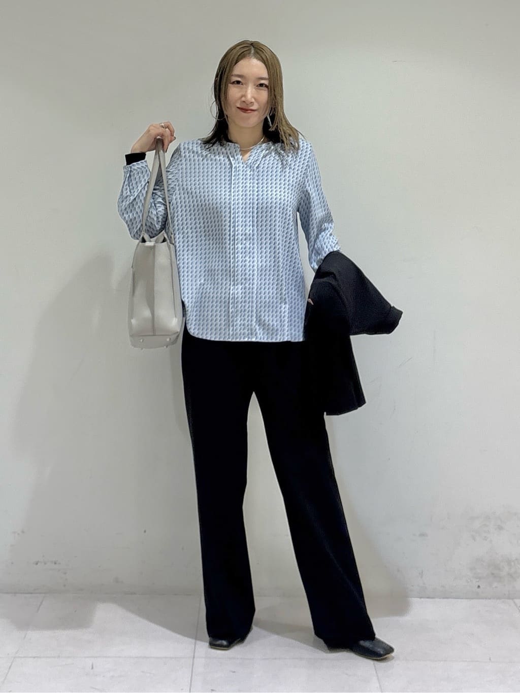 kotakiさんの「INDIVI｜【洗える／透けにくい】ジオメ柄プリントブラウス」を使ったコーディネート