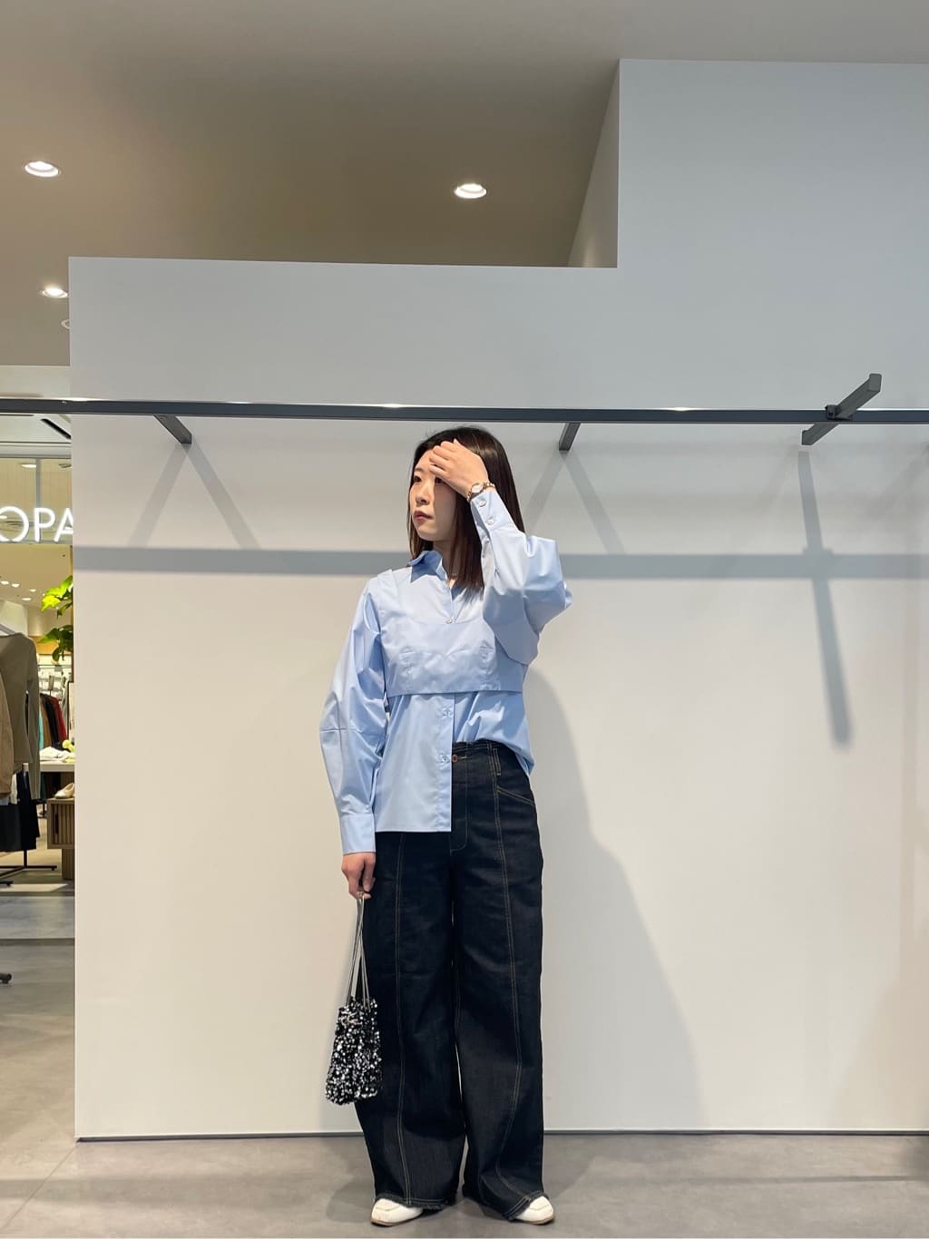 amiさんの「INDIVI｜スパンコールミニバッグ」を使ったコーディネート