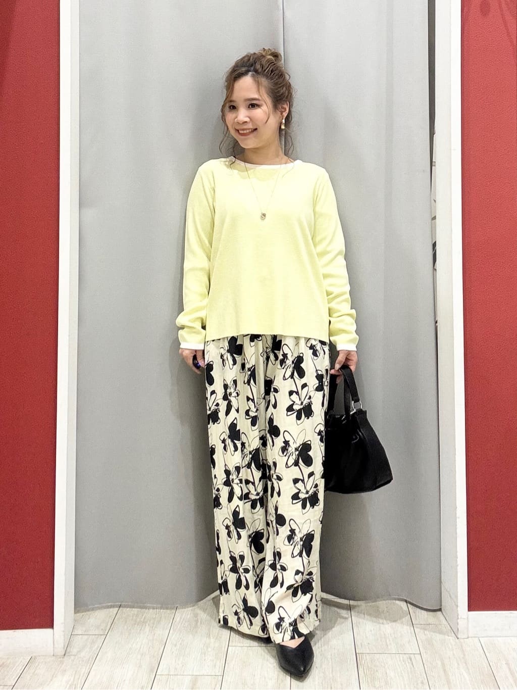 shioさんの「SHOO･LA･RUE｜【洗濯機可/S-LL/アンサンブル可】すっきりと好印象 配色クルーネックニット」を使ったコーディネート