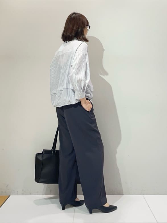 murayamaさんの「INDIVI｜【接触冷感／洗える／2WAY】ドロスト付 シアーシャンブレーシャツ」を使ったコーディネート