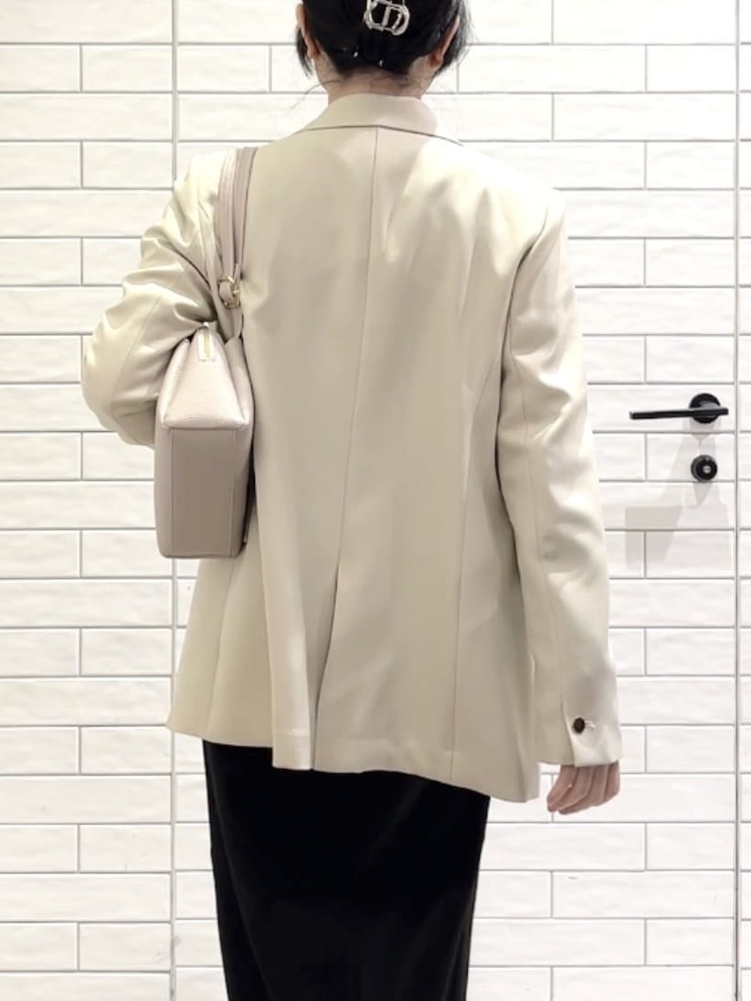 しおりさんの「OPAQUE.CLIP｜金ボタンダブルブレストテーラードジャケット／セットアップ対応【洗える】」を使ったコーディネート