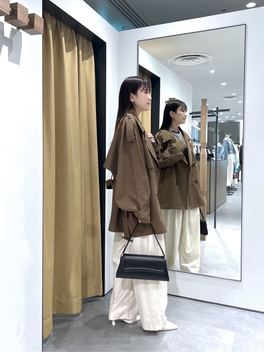 Renoさんの「INDIVI｜【撥水】ボンディングショートトレンチ」を使ったコーディネート