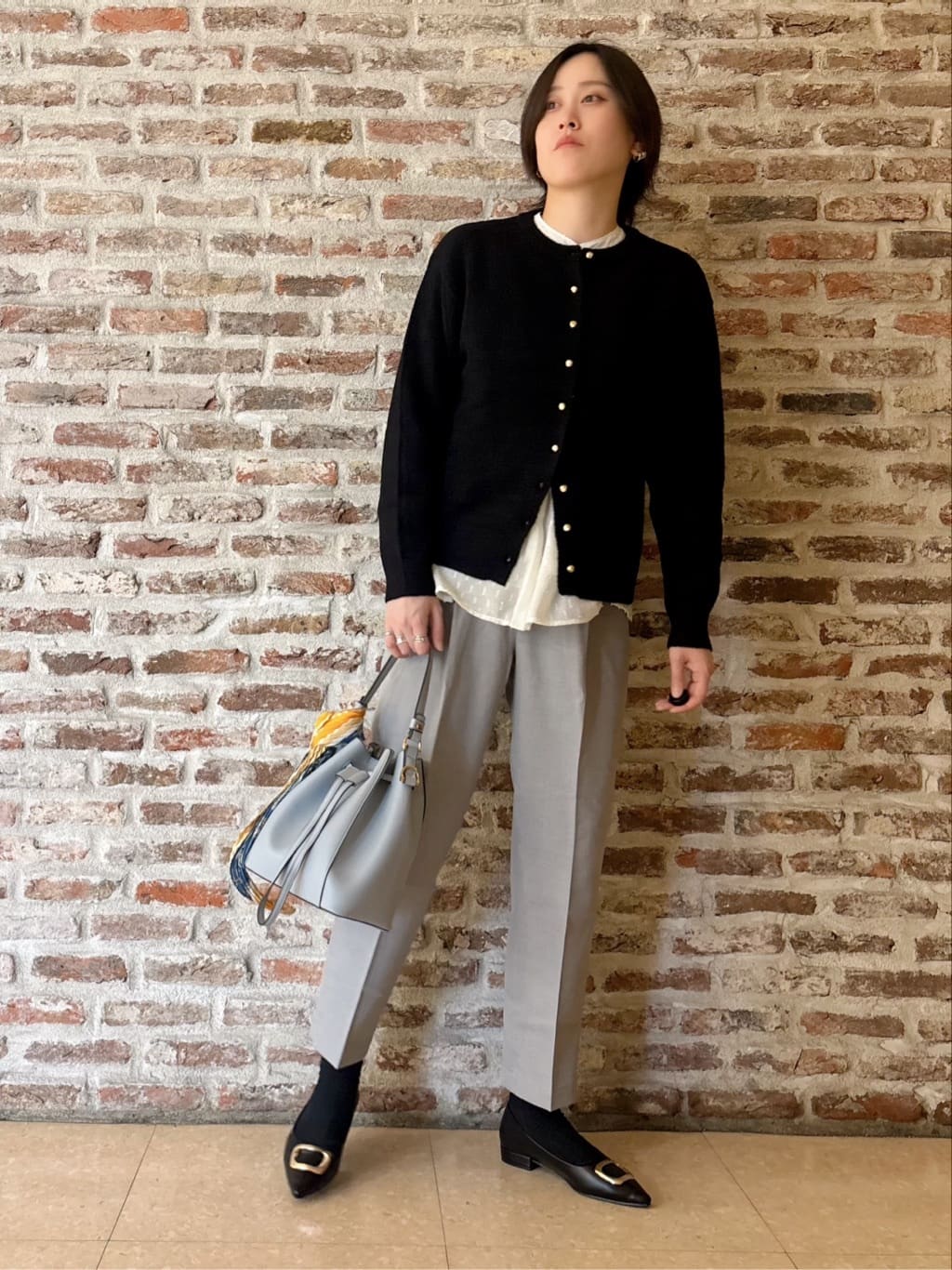 しばさんの「THE SHOP TK｜ふわふわミニシャギー クルーネックカーディガン」を使ったコーディネート