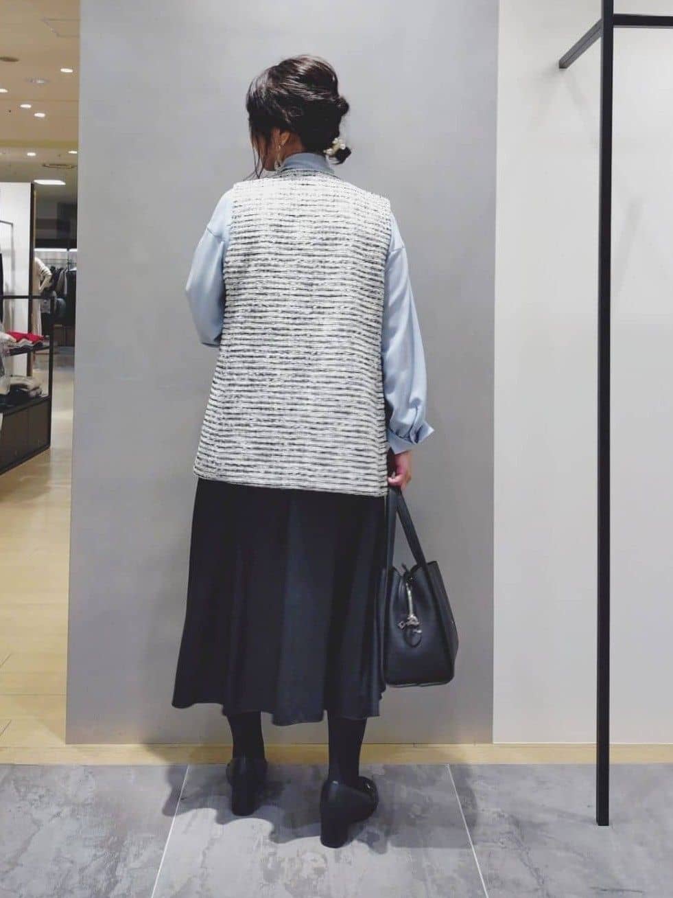 TOMOMIさんの「INDIVI｜【2点セット／洗える】ツイードジレ＆ボウタイブラウス」を使ったコーディネート