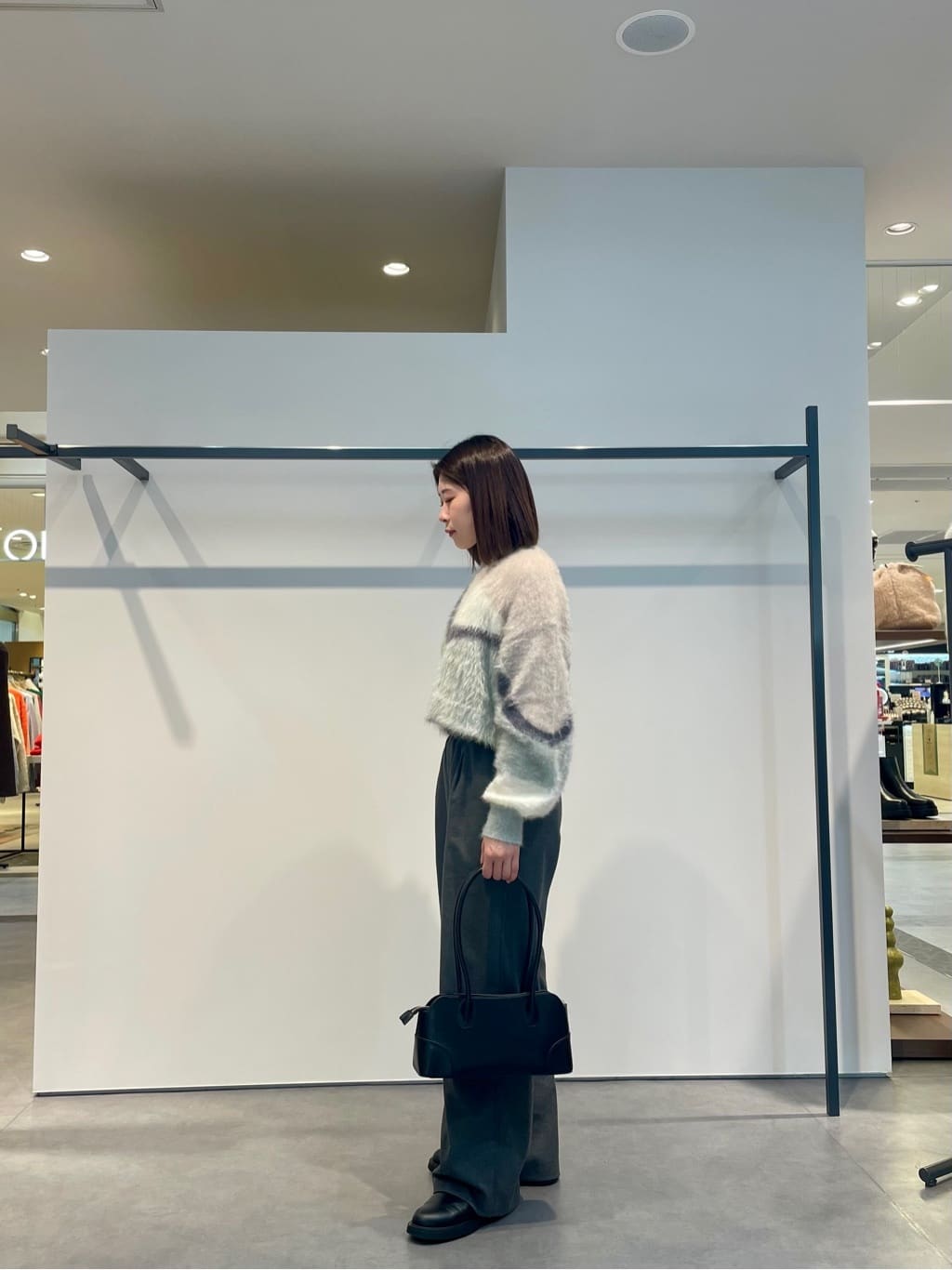 amiさんの「INDIVI｜◆Comfy SET UP｜イージーストレートスラックス【セットアップ対応／通勤／カセット服】」を使ったコーディネート
