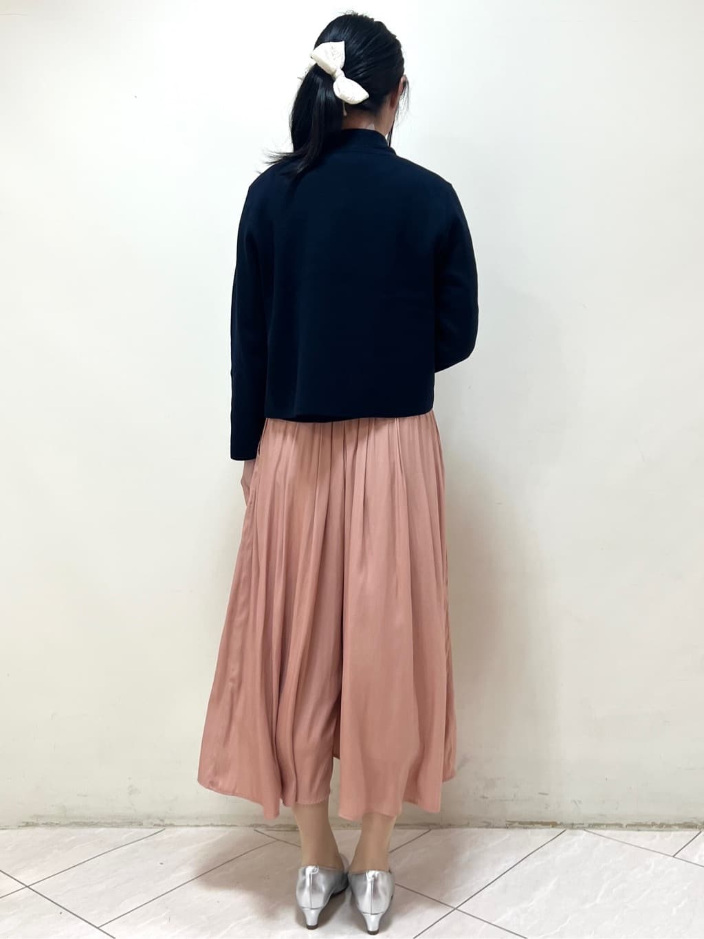 yanaさんの「Reflect｜【選べる5色／アンサンブル可】クルーネックカーディガン」を使ったコーディネート