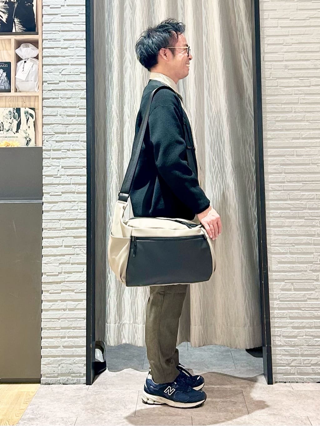 KENJI Iさんの「THE SHOP TK｜【季節の変わり目に最適】ニットカーディガン ドライタッチ／軽量」を使ったコーディネート