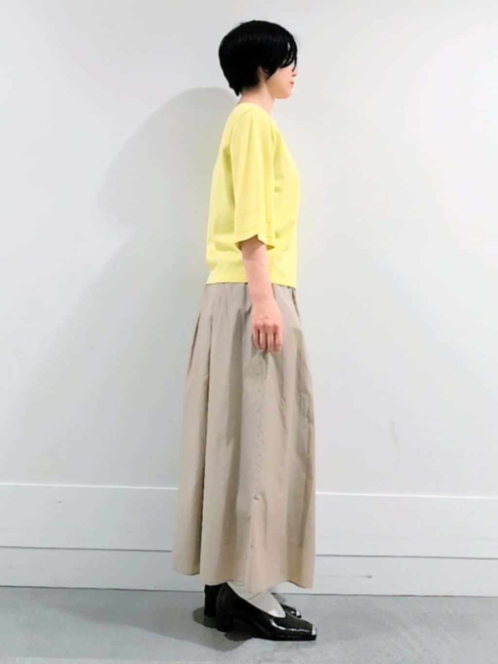 ミズタさんの「UNTITLED｜【洗える/清涼感】袖スリットニットプルオーバー」を使ったコーディネート