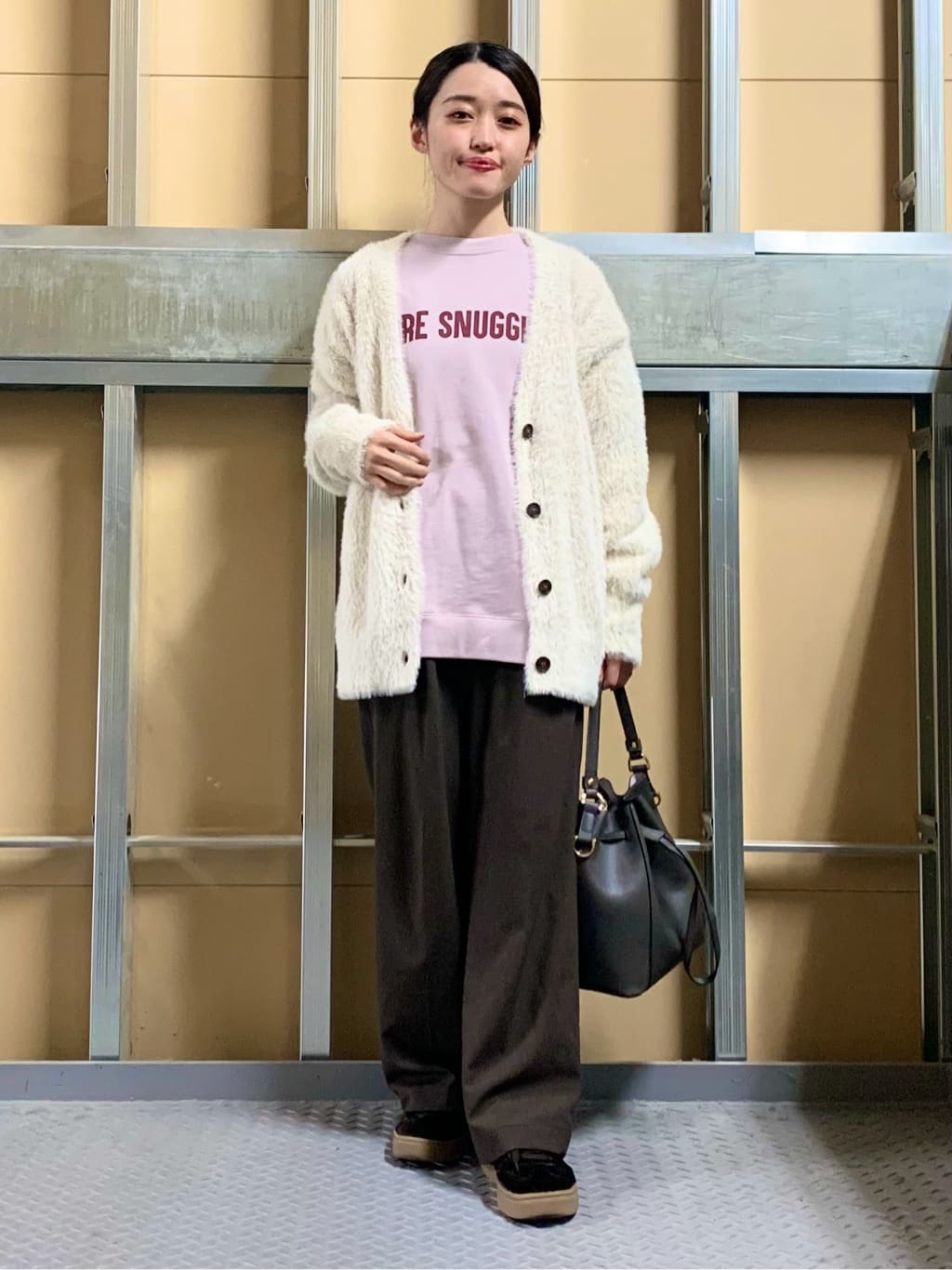 sahoさんの「THE SHOP TK｜【ふわふわあったか】フェザーカーディガン」を使ったコーディネート