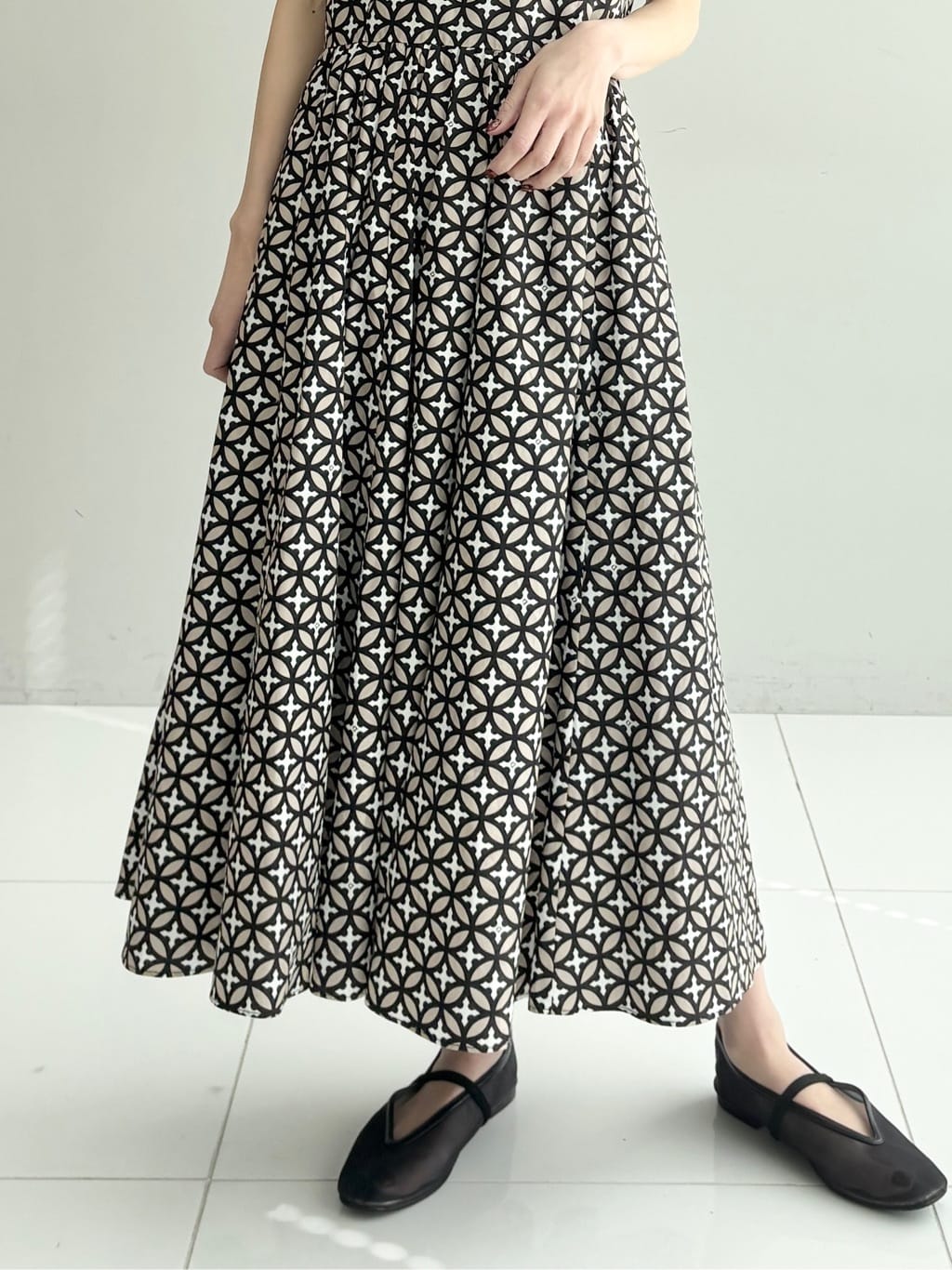 清水夏姫さんの「DRESSTERIOR｜【otonaMUSE5月号掲載/ウォッシャブル】オーバーラップサークル ノースリーブドレス」を使ったコーディネート