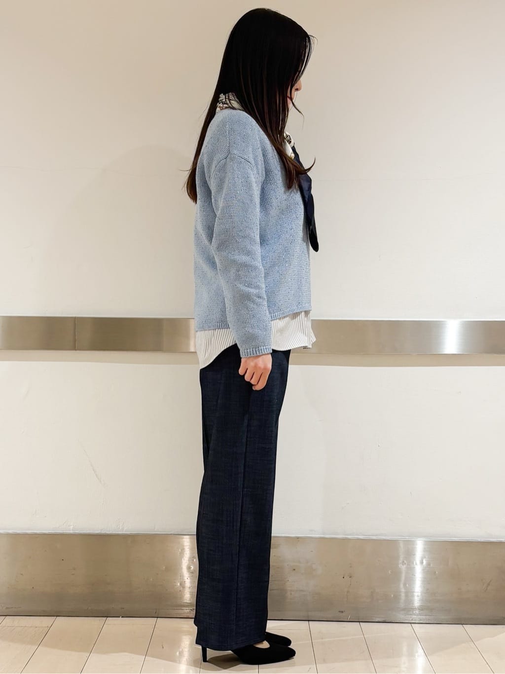 シオンさんの「COUP DE CHANCE｜【洗える】デニム調ストレートワイドパンツ」を使ったコーディネート