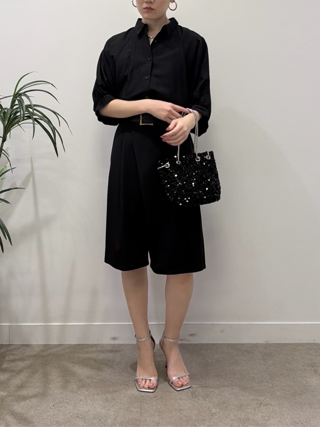 rinaさんの「INDIVI｜バックドロストブラウス」を使ったコーディネート