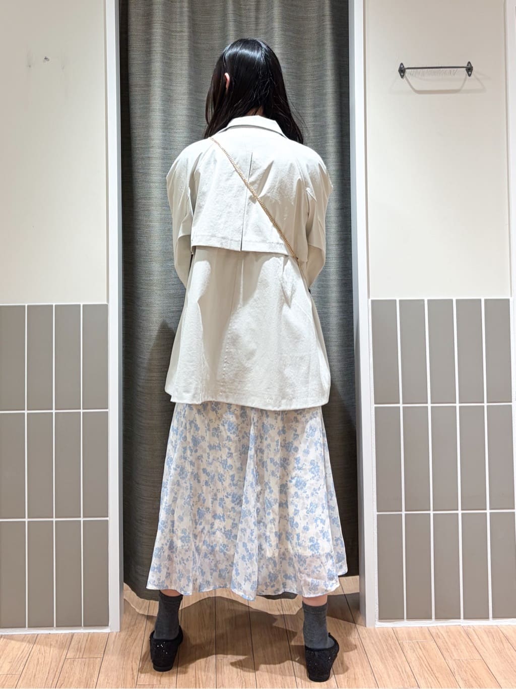 Kotoさんの「grove｜【撥水／シルエット2WAY】羽織るだけでサマになる、スタンドネックテントラインコート」を使ったコーディネート