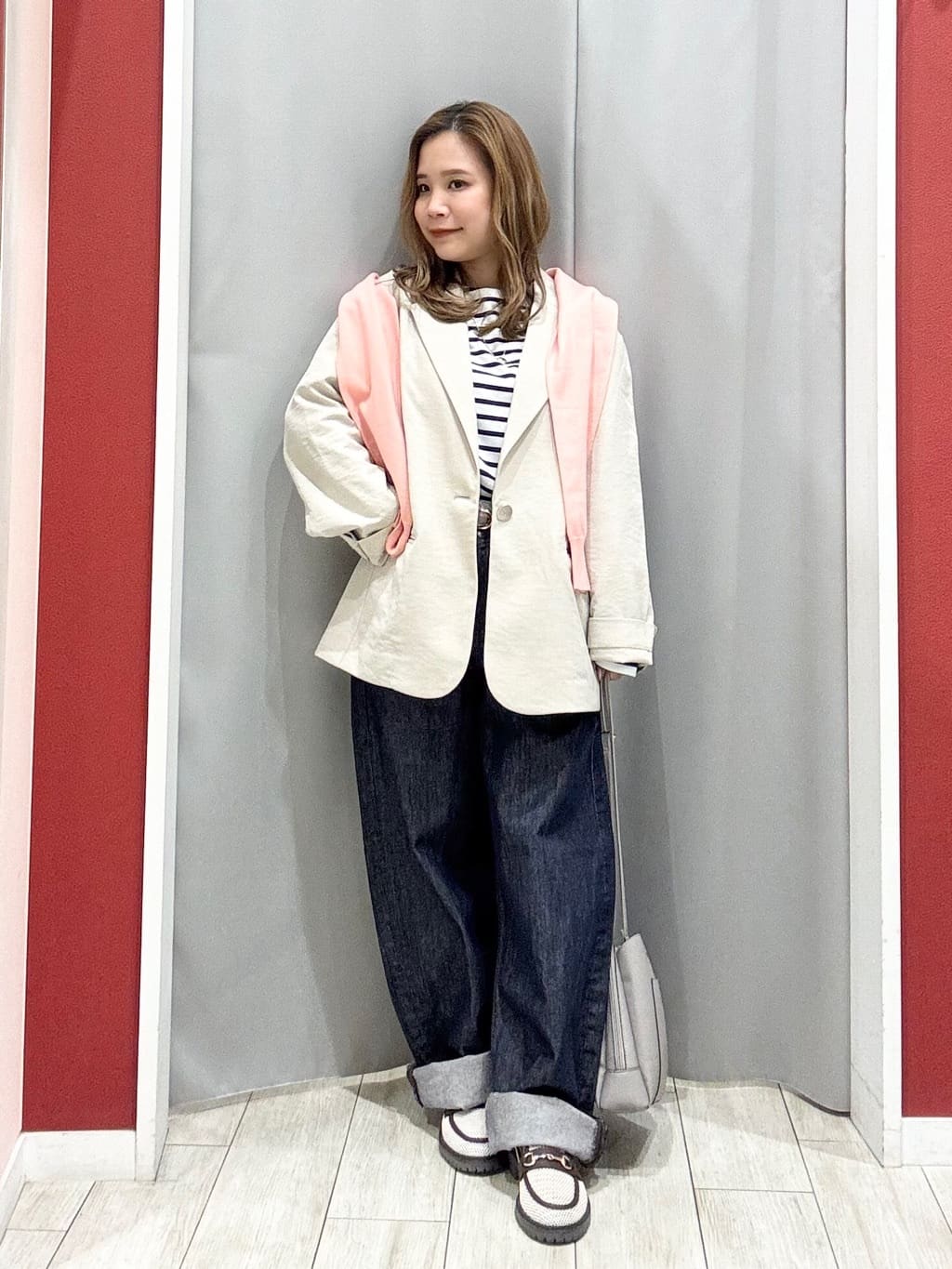 shioさんの「SHOO･LA･RUE｜【S-LL/セットアップ可/イージーケア/UV】オンにもオフにも 軽やかシングルジャケット」を使ったコーディネート