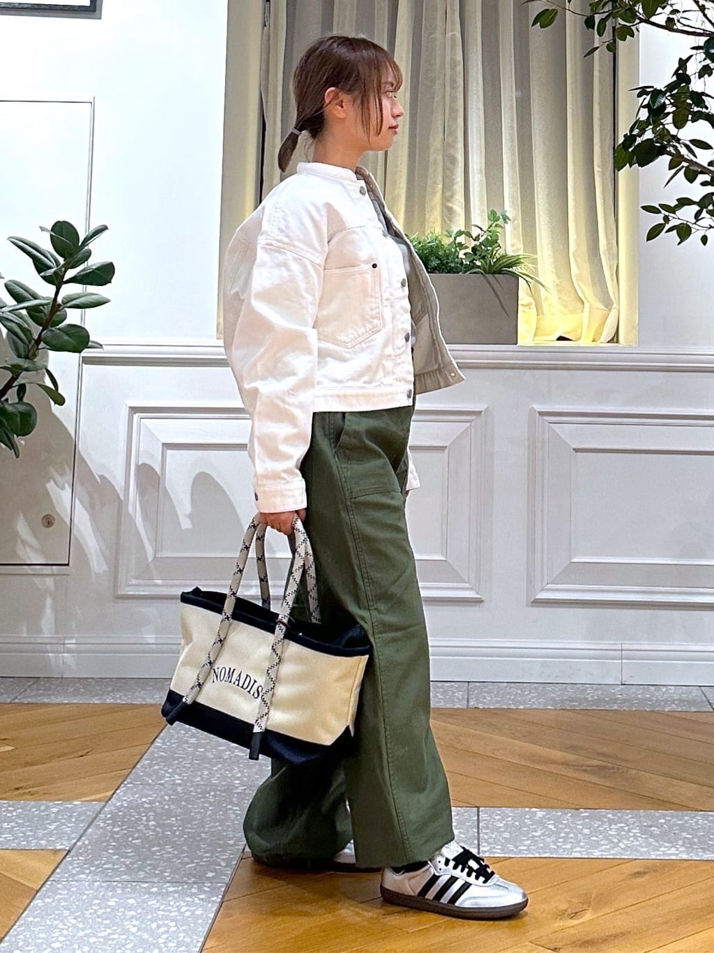 なべこさんの「DRESSTERIOR｜【ウォッシャブル】バンドカラー ホワイトＧジャン」を使ったコーディネート