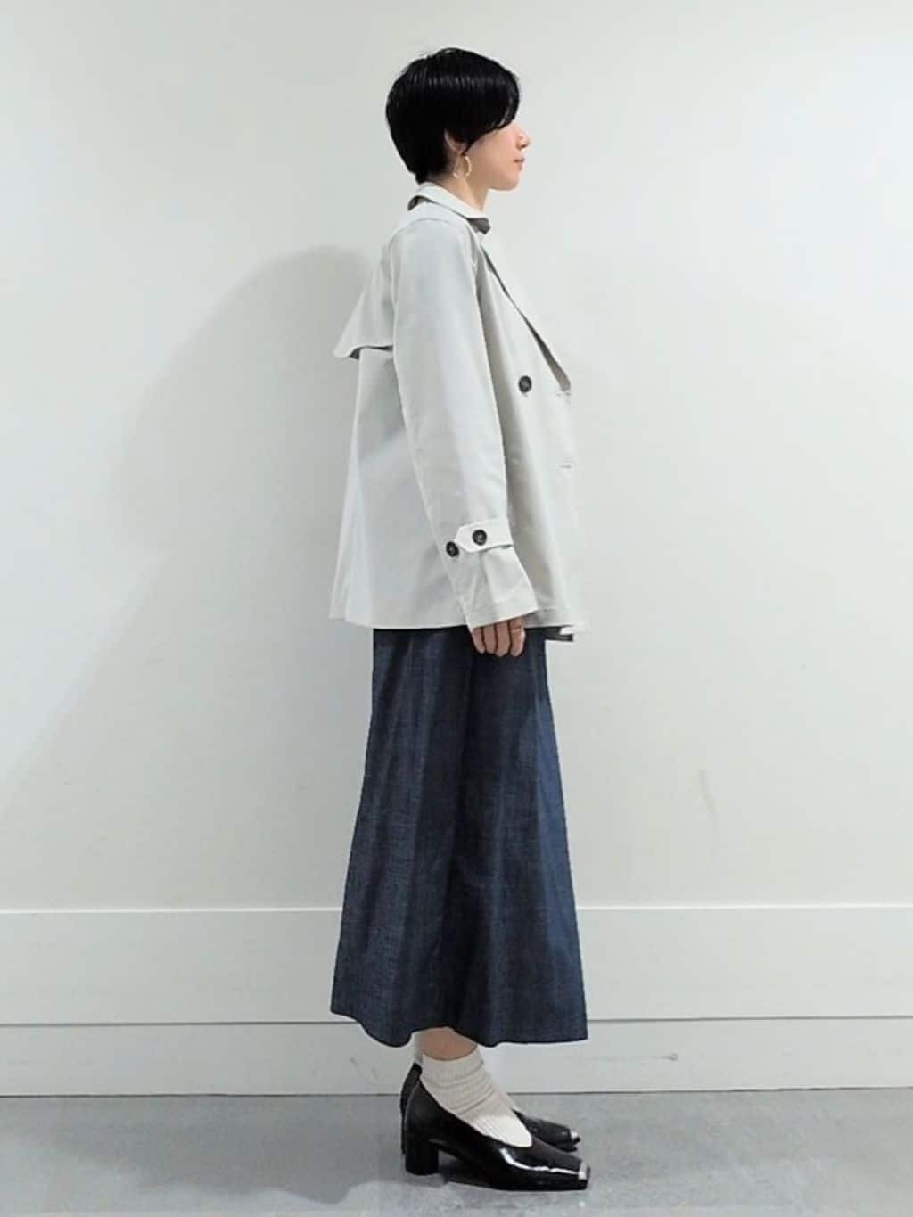 ミズタさんの「UNTITLED｜【定番人気/はっ水/洗える】タスランショートトレンチコート」を使ったコーディネート