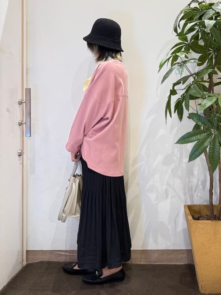 misakiさんの「SHOO･LA･RUE｜【洗濯機可/UV/綿100％】体型カバーが叶う ゆるトップス」を使ったコーディネート