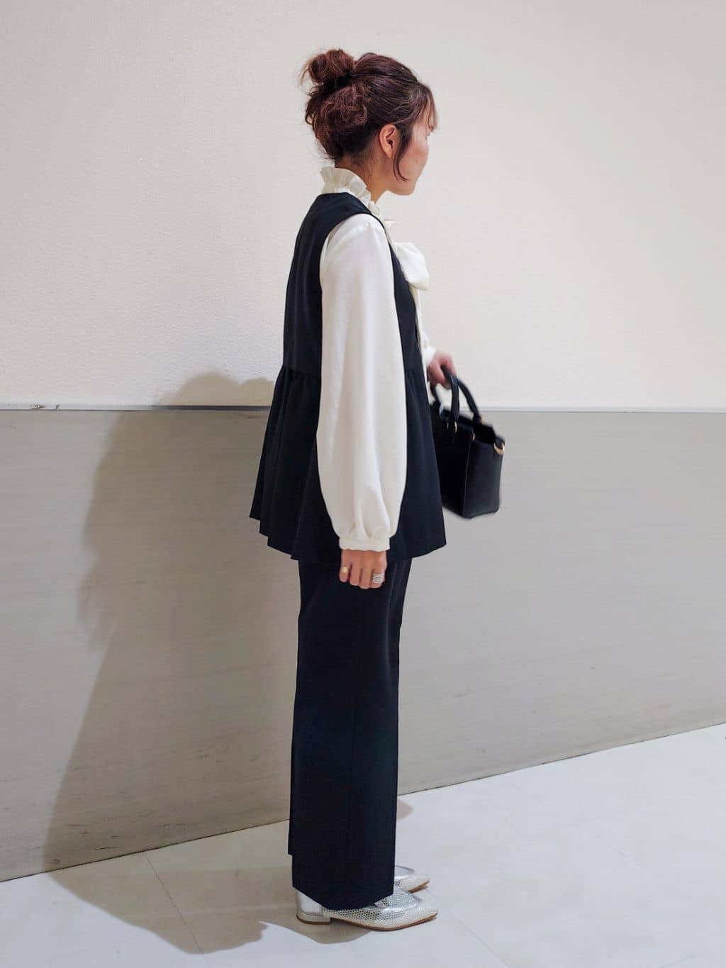 maruさんの「THE SHOP TK｜【通勤・きちんと見えに】ダブルクロス ペプラムジレ/セットアップ可」を使ったコーディネート