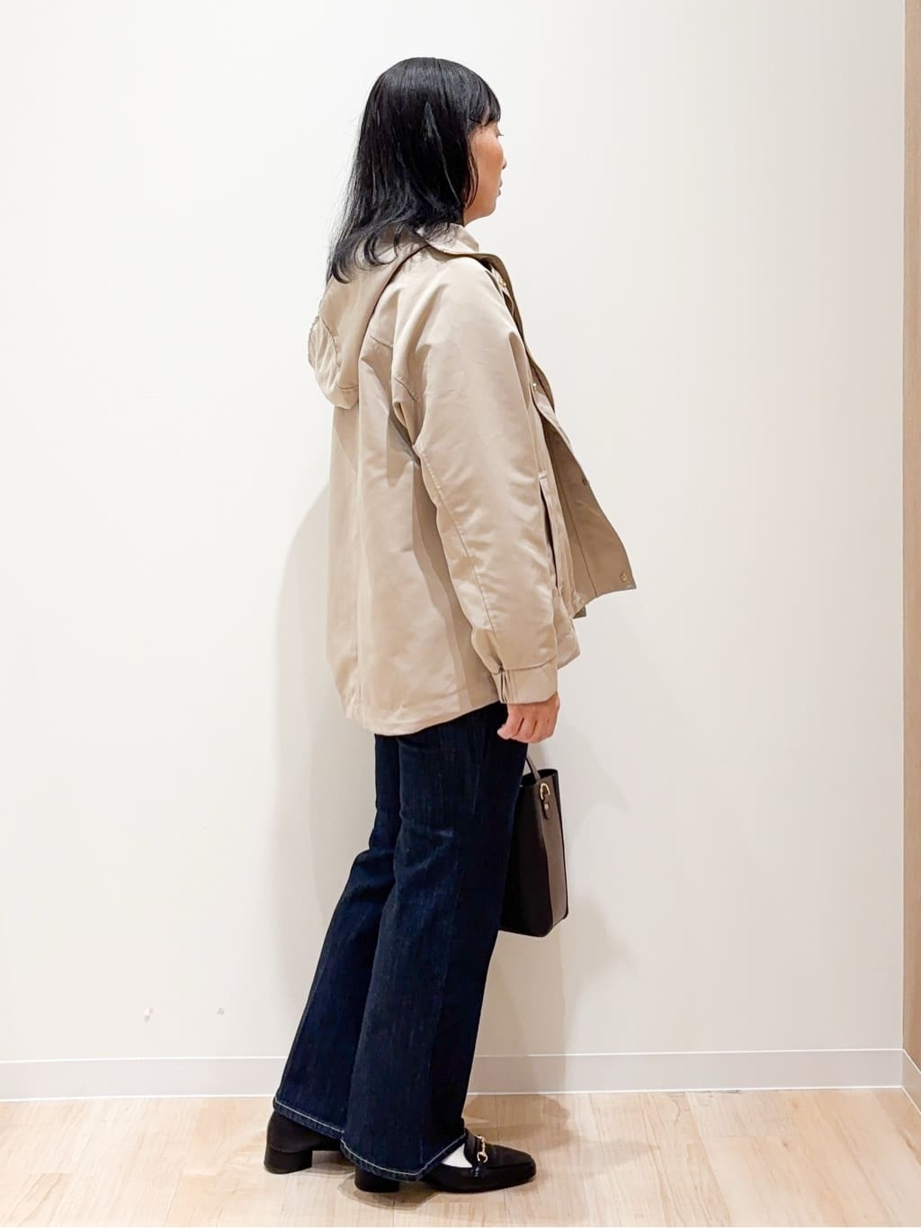 miraiさんの「grove｜【撥水】きれいめに着こなせるマウンテンパーカ」を使ったコーディネート