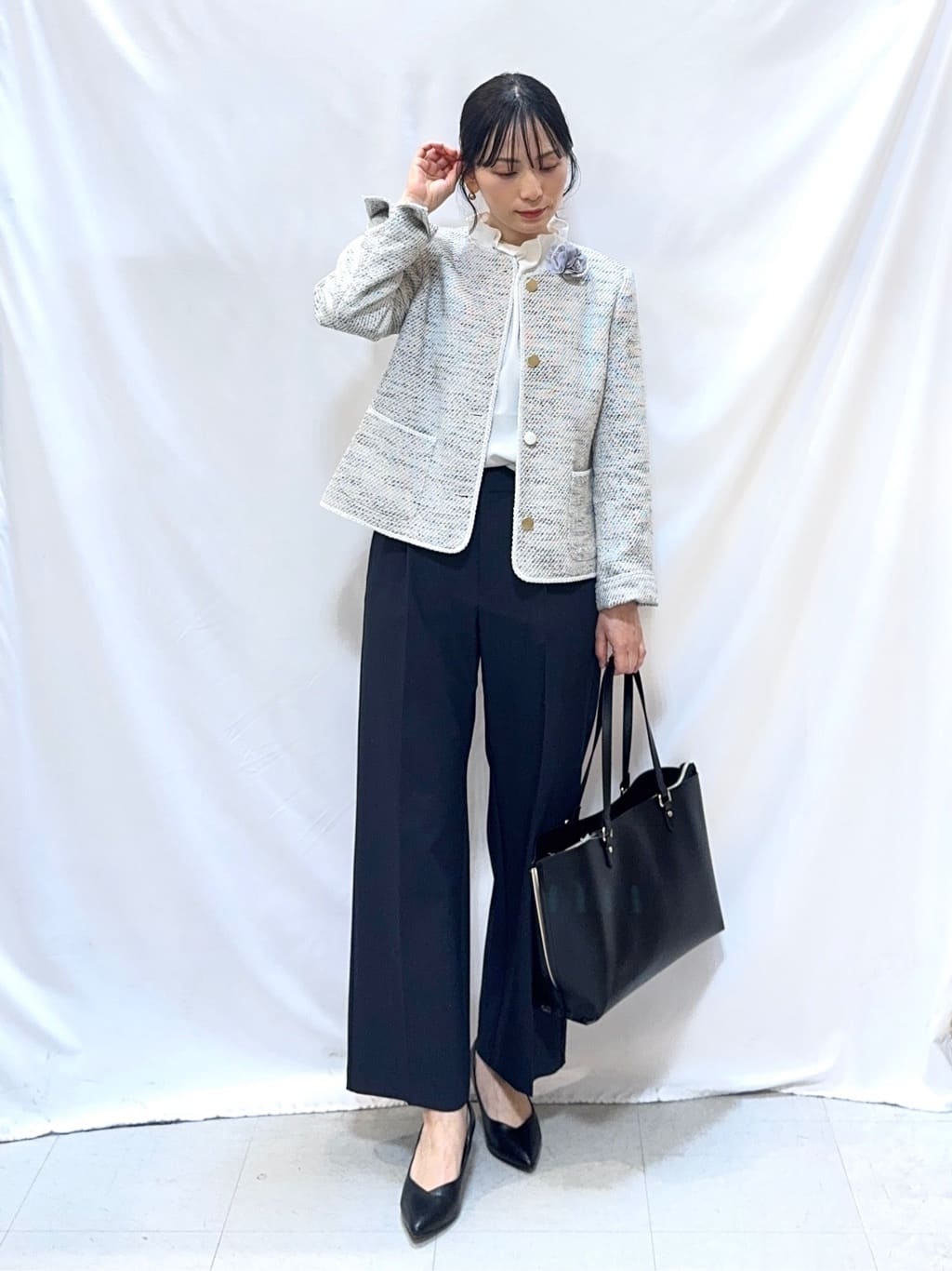 𝐇𝐢𝐫𝐨𝐦𝐢さんの「SHOO･LA･RUE｜【S-3L】オンとオフで印象が変わる ライトツイードジャケット」を使ったコーディネート