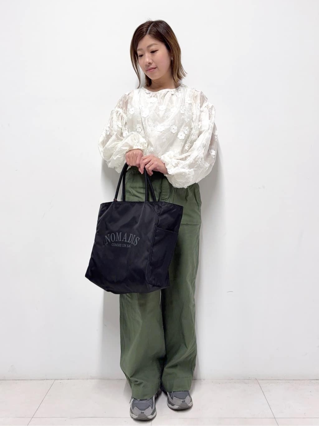 Nishijimaさんの「DRESSTERIOR｜【着映え/ウォッシャブル】フラワーエンブロイダリーボリュームブラウス」を使ったコーディネート