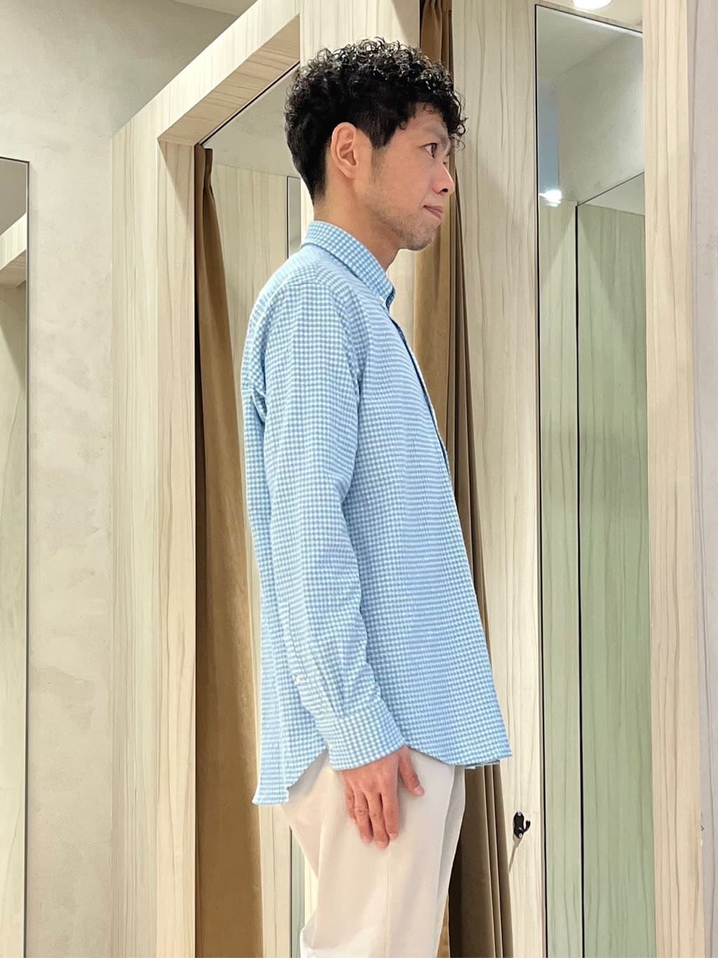 URAさんの「TAKEO KIKUCHI｜【抗菌防臭/シーズンレス】シアサッカーギンガムチェック ストレッチシャツ」を使ったコーディネート