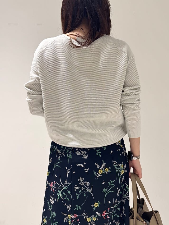 そんさんの「INDIVI｜【洗える／軽量】きらめきVネックニット」を使ったコーディネート