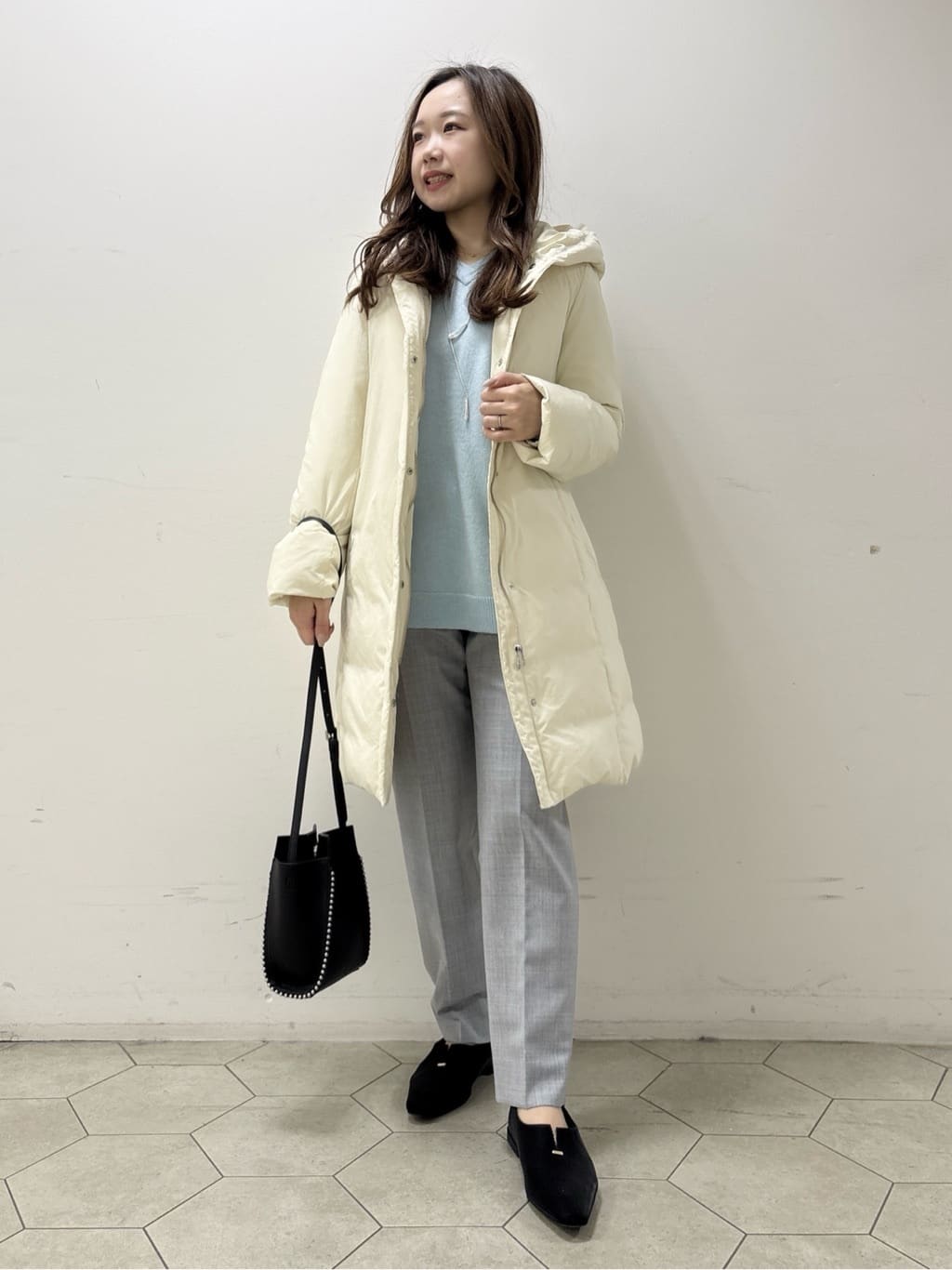 kahoさんの「INDIVI｜【洗える／チュニック丈／カシミヤ混】スリットデザインVネックニット」を使ったコーディネート