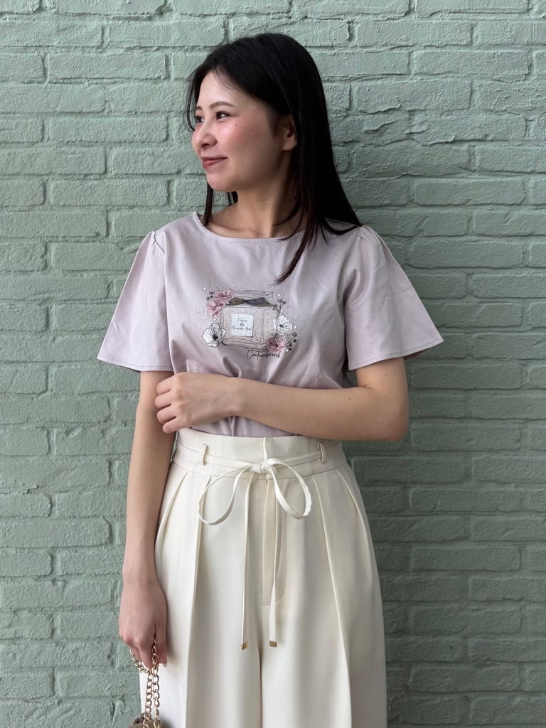 AOIさんの「Couture brooch｜【接触冷感・UVカット】パフュームプリントTシャツ」を使ったコーディネート