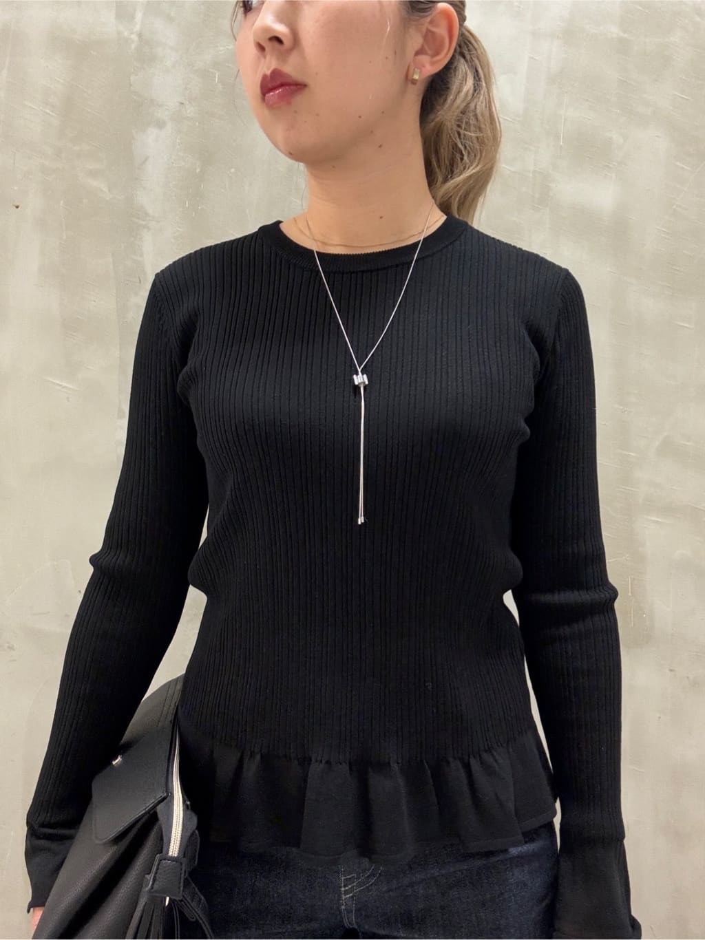 minaさんの「grove｜シアーフリルリブニットプルオーバー」を使ったコーディネート