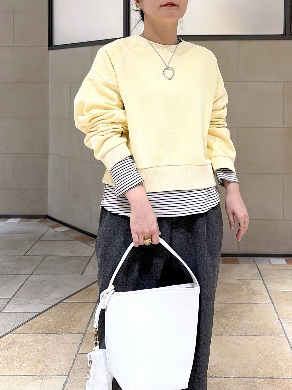 よねさんの「INDIVI｜ワイドスリーブカラースウェット」を使ったコーディネート