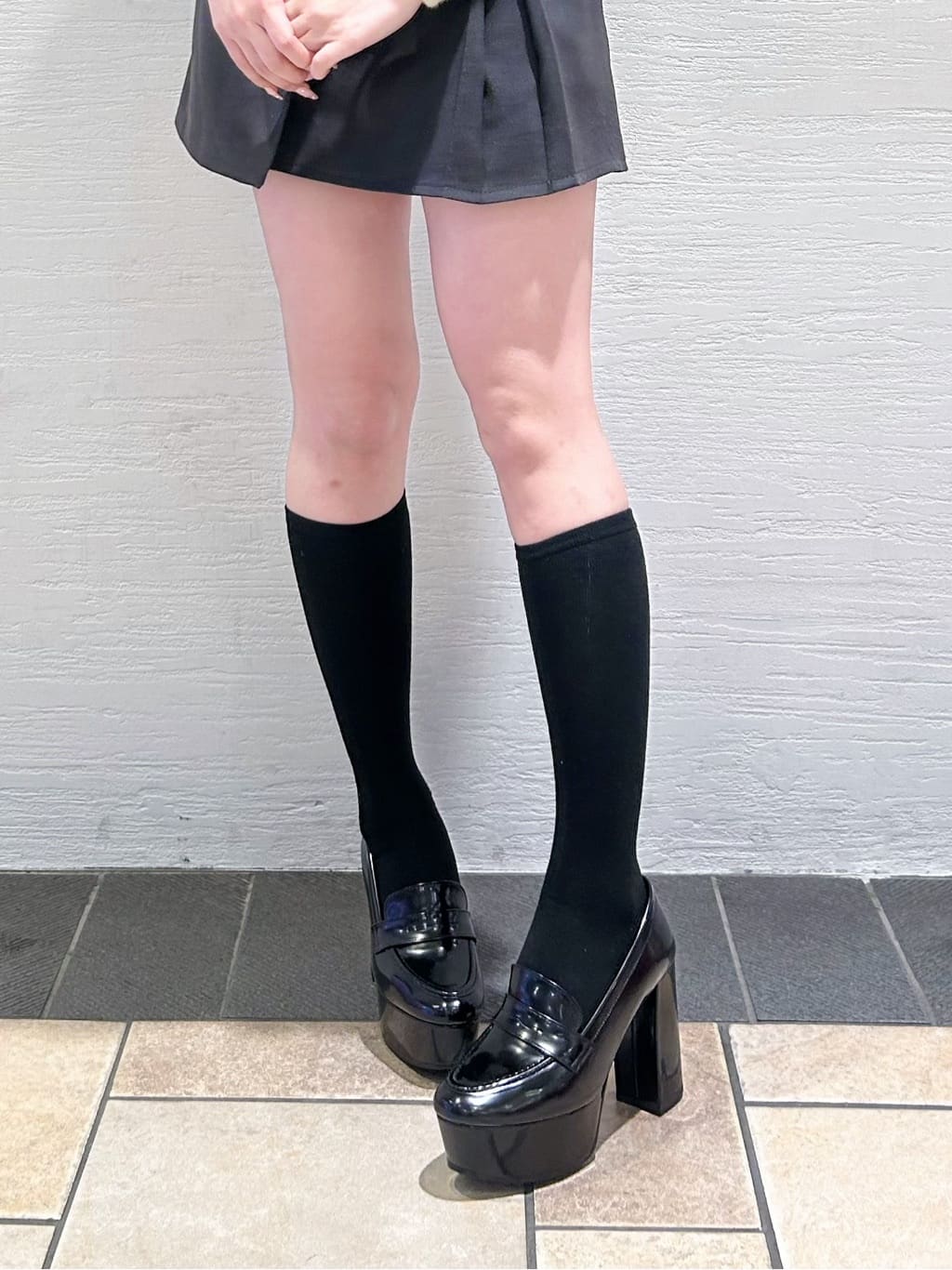 ゆうりさんの「ESPERANZA｜【ラク盛り/ローファー】リピーター続出／脚長美脚 厚底ローファー」を使ったコーディネート
