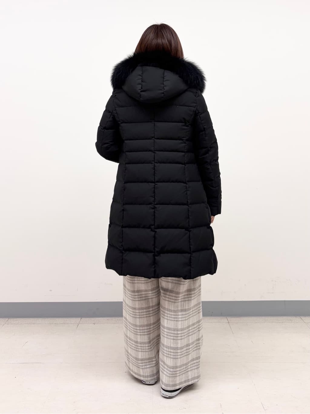 YUKARIさんの「INDIVI｜【名品／撥水／抗菌防臭】ロング丈リサイクルダウンコート」を使ったコーディネート
