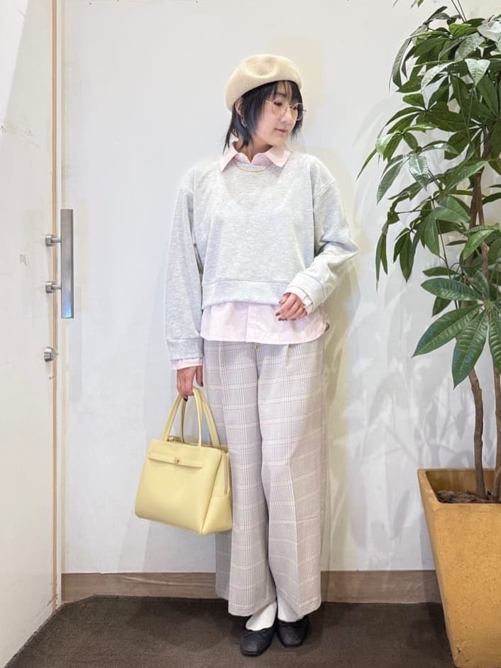 misakiさんの「SHOO･LA･RUE｜【洗濯機可】1枚でサマ見え シャツレイヤード風 スウェット」を使ったコーディネート