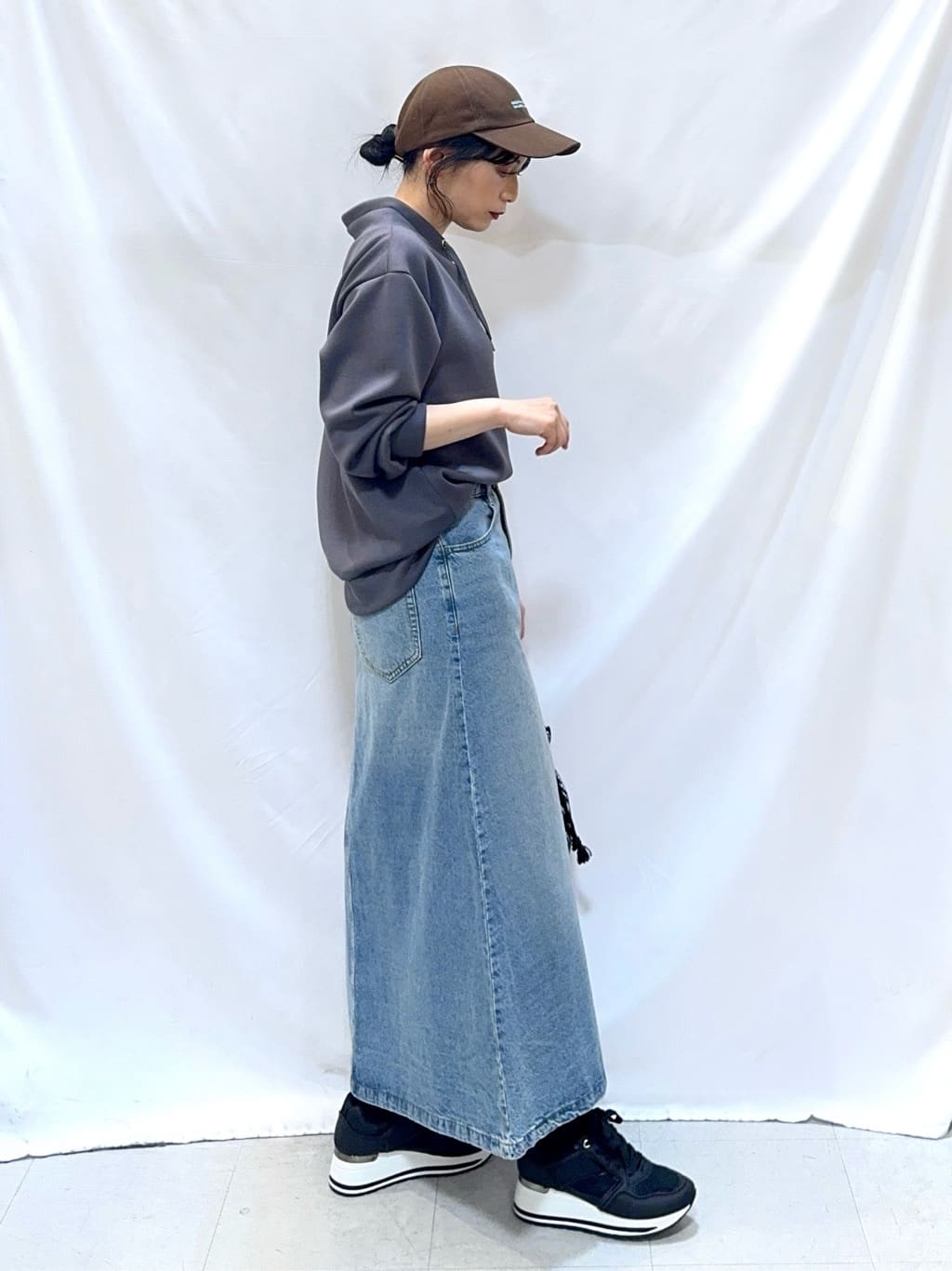 𝐇𝐢𝐫𝐨𝐦𝐢さんの「SHOO･LA･RUE｜【SHOO・LA・RUE DENIM】シンプルだから使いやすい Aラインスカート」を使ったコーディネート