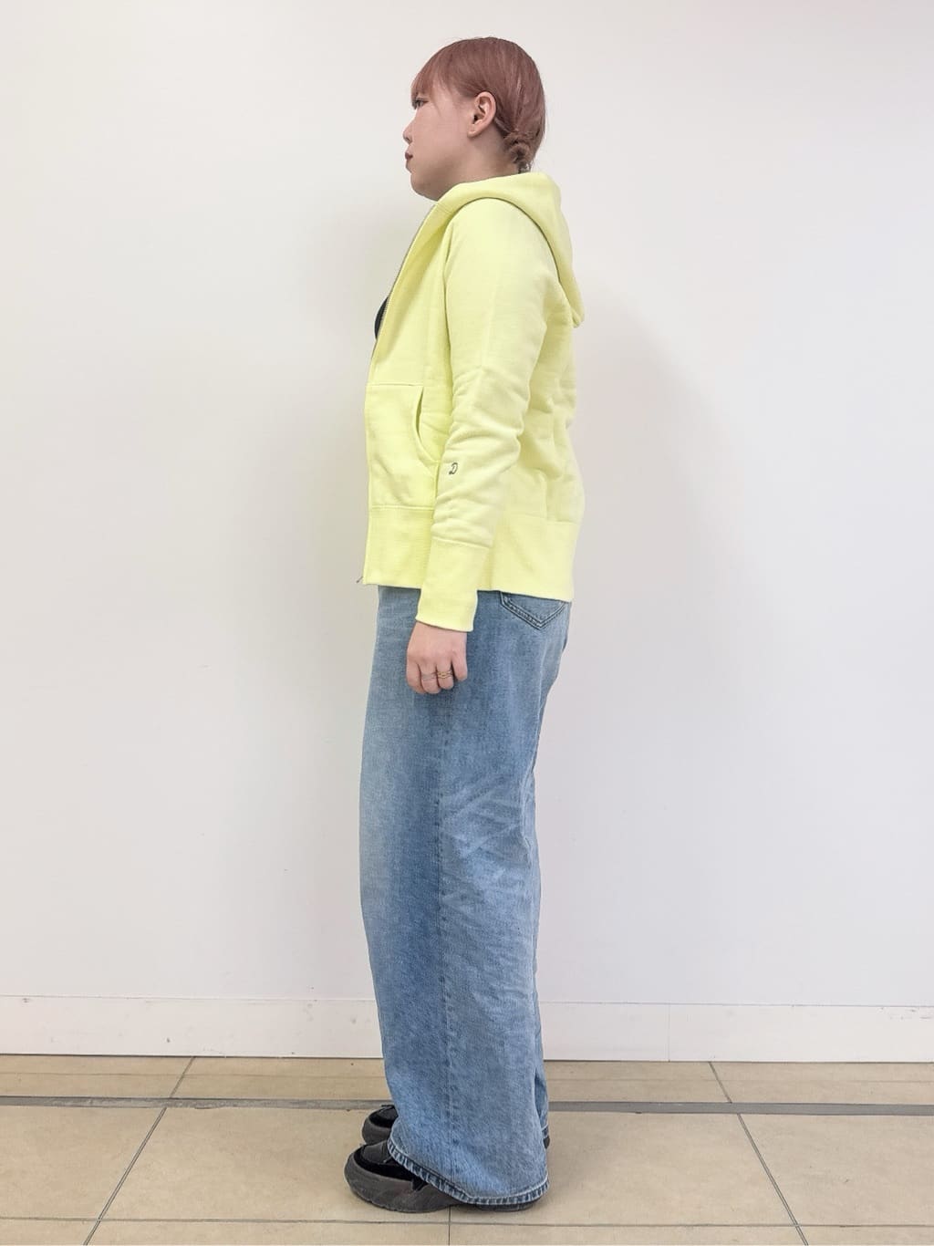 なかもとあきさんの「DRESSTERIOR｜ヴィンテージ加工ワイドデニムパンツ」を使ったコーディネート