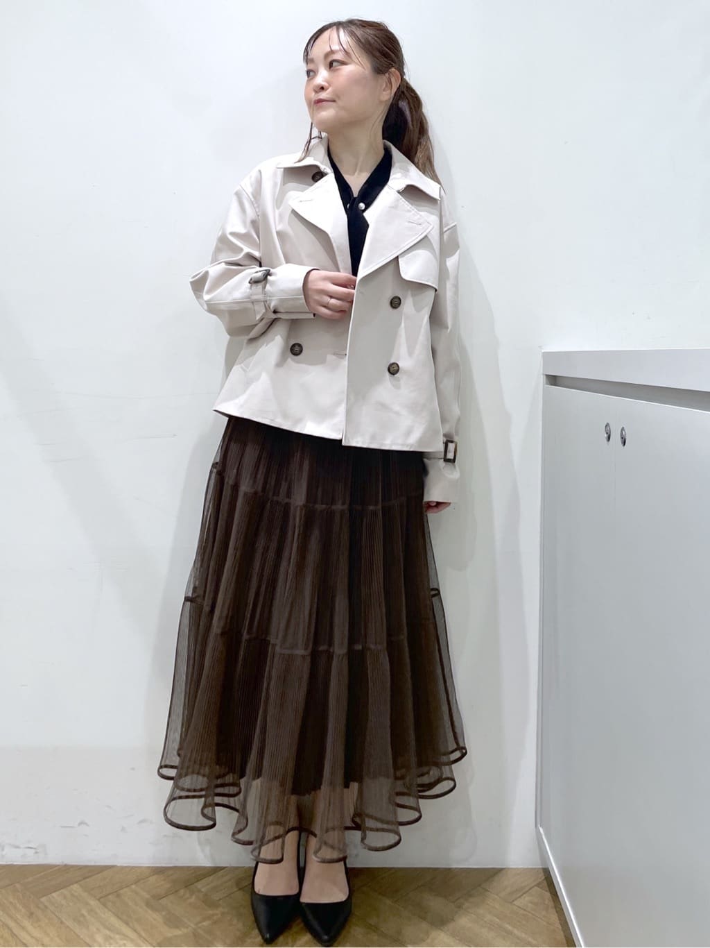 Junさんの「index｜キャンディスリーブショートトレンチコート【洗濯機OK／撥水／防花粉】《5col》」を使ったコーディネート