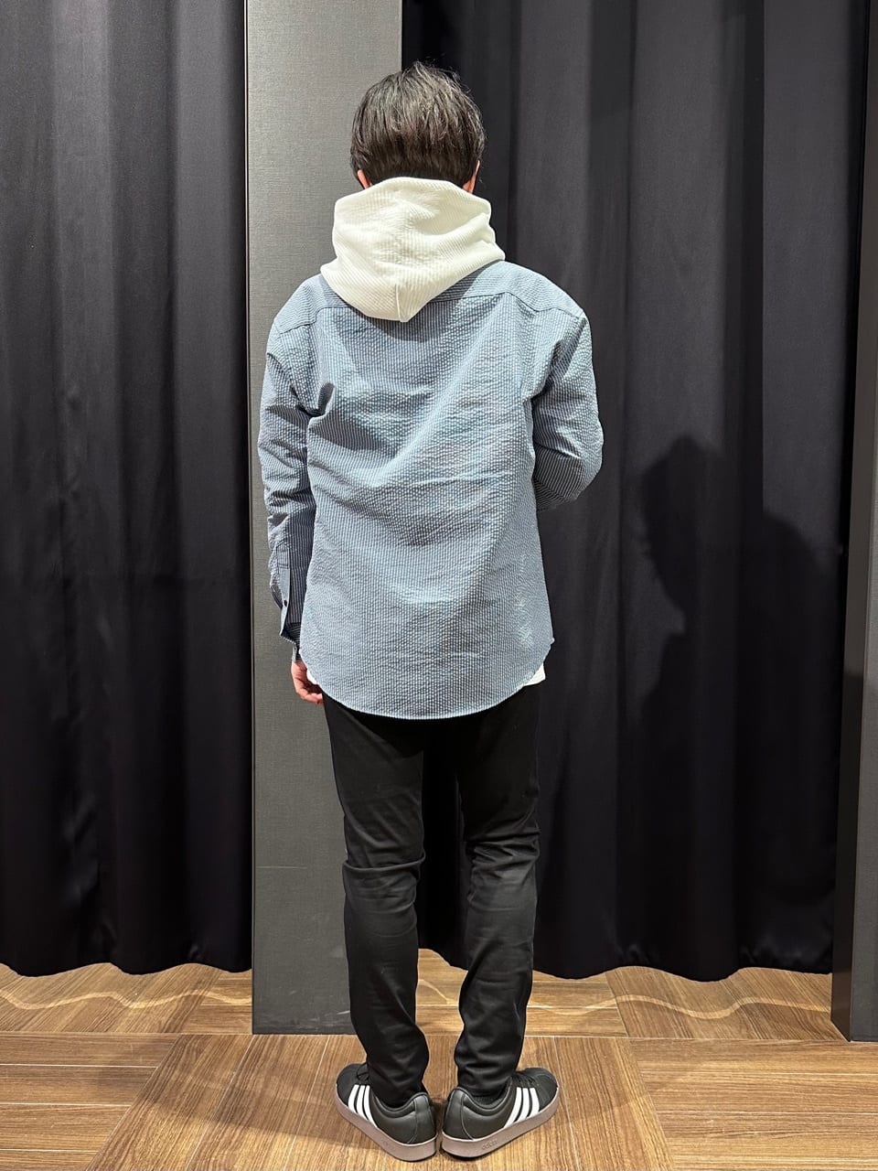 tomoyaさんの「THE SHOP TK｜【さりげない表情が、品よく映える。】ふくれジャカードパーカ」を使ったコーディネート