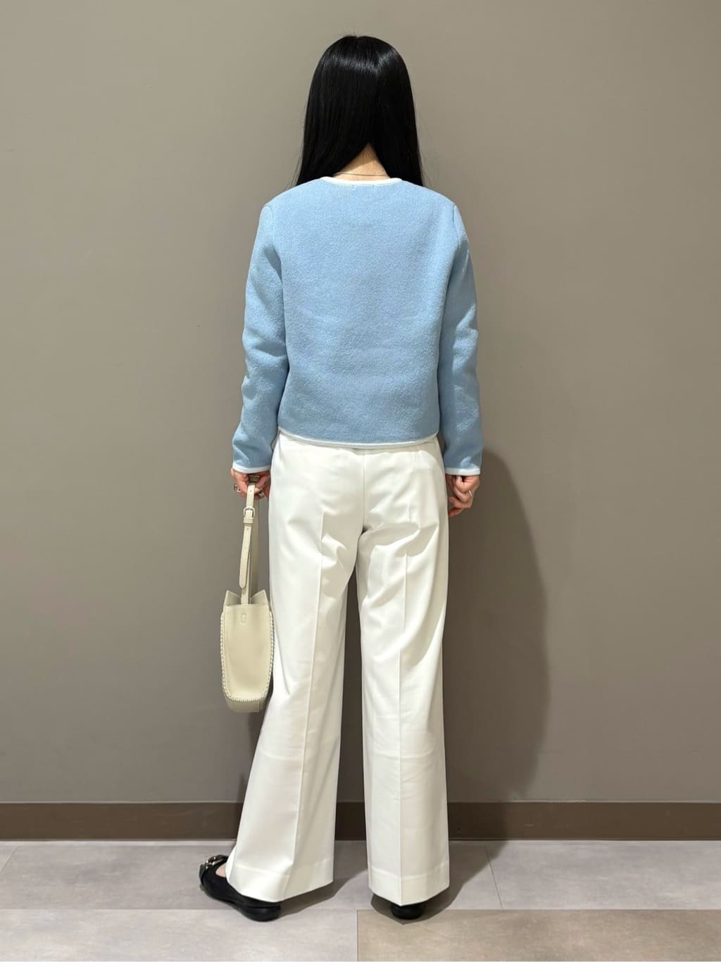 KEIKOさんの「INDIVI｜【撥水/軽量】ミドル丈 ミニマルトレンチコート」を使ったコーディネート