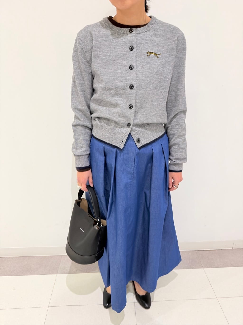 MIYAKAWAさんの「DRESSTERIOR｜【接触冷感/吸水速乾】クールタッチ デニムライク タックスカート」を使ったコーディネート