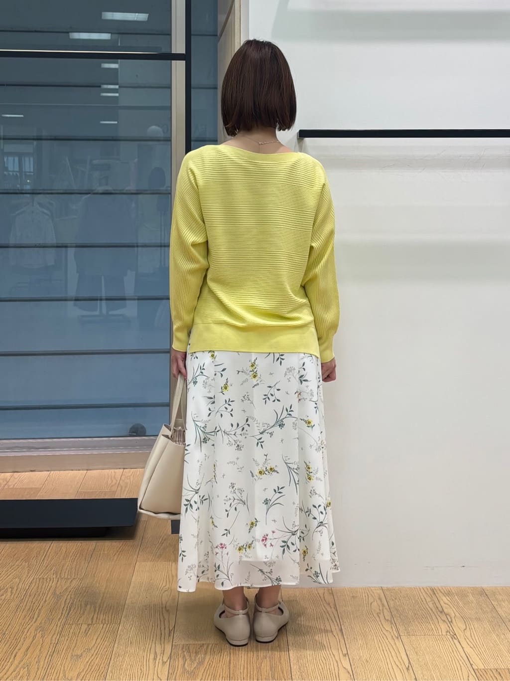 asamiさんの「INDIVI｜【洗える／キレイ色】体型カバー無縫製ニット」を使ったコーディネート